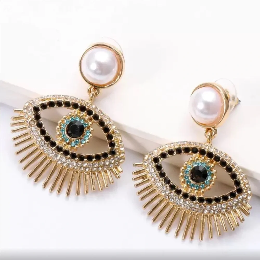 ✨NEW Elegant Gold Eye Drop Earrings with Pearls
